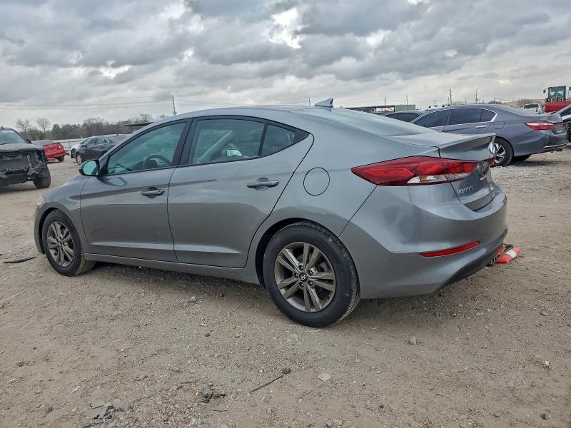 Фото 2 - HYUNDAI ELANTRA