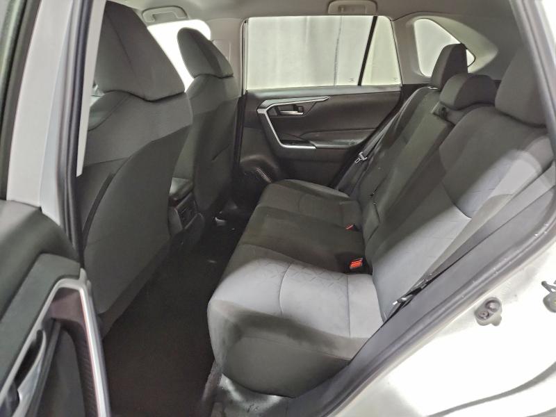 Фото 11 - TOYOTA RAV4