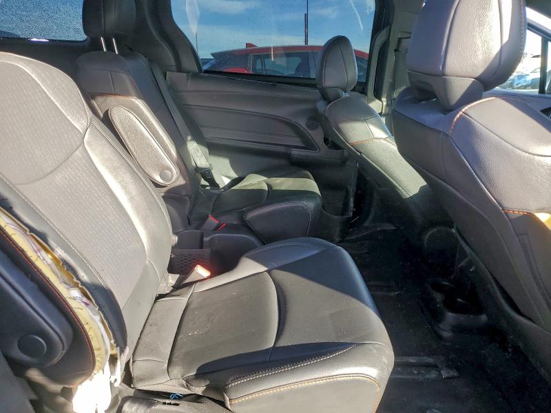 Фото 11 - TOYOTA SIENNA