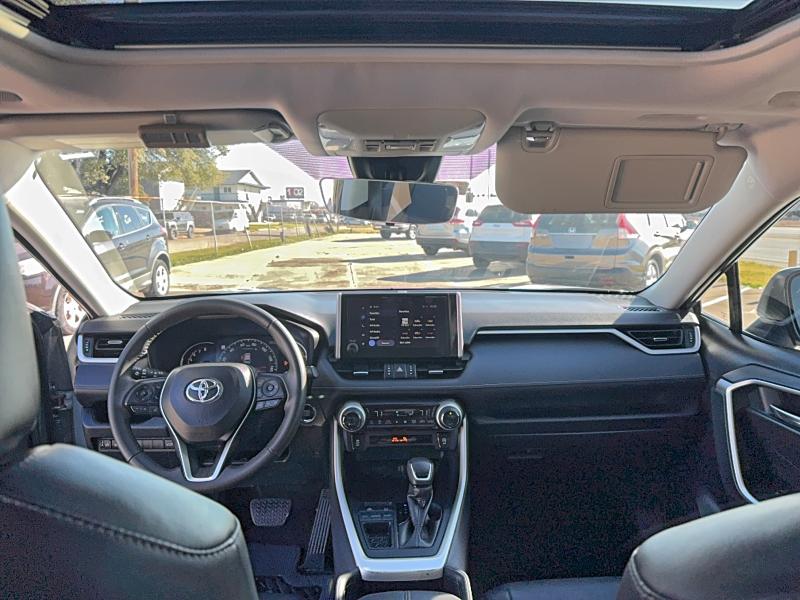 Фото 9 - TOYOTA RAV4