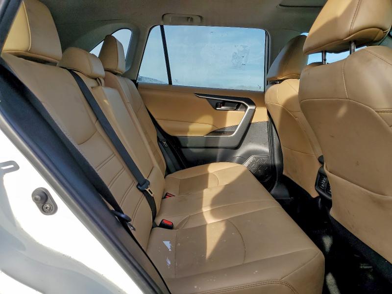 Фото 11 - TOYOTA RAV4