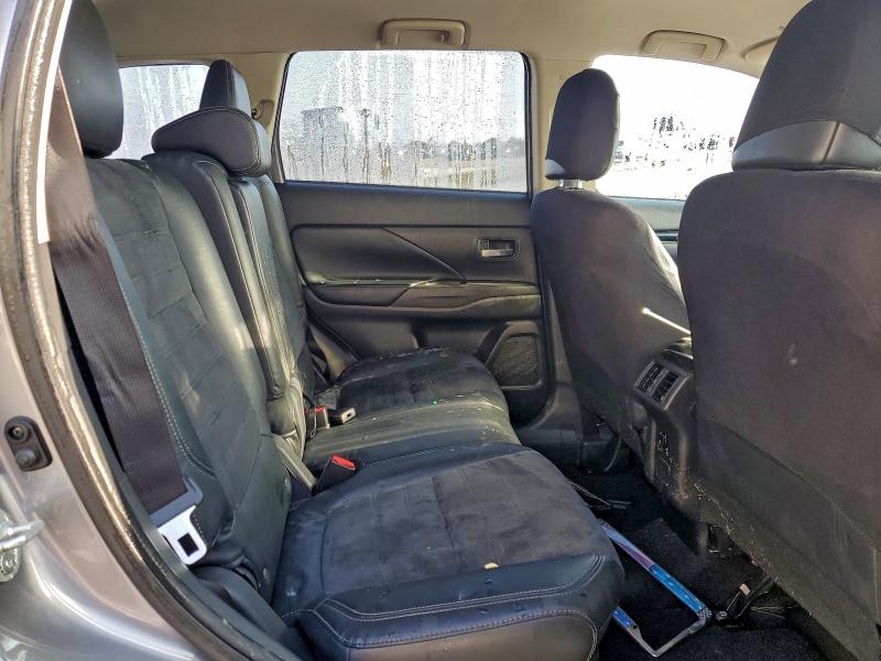 Фото 11 - MITSUBISHI OUTLANDER