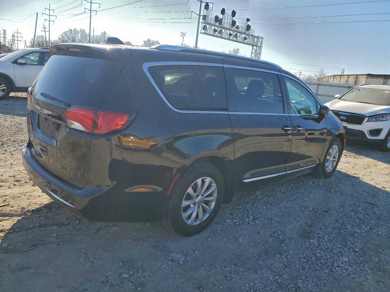 Фото 3 - CHRYSLER PACIFICA