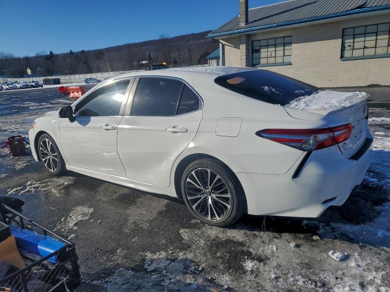 Фото 2 - TOYOTA CAMRY