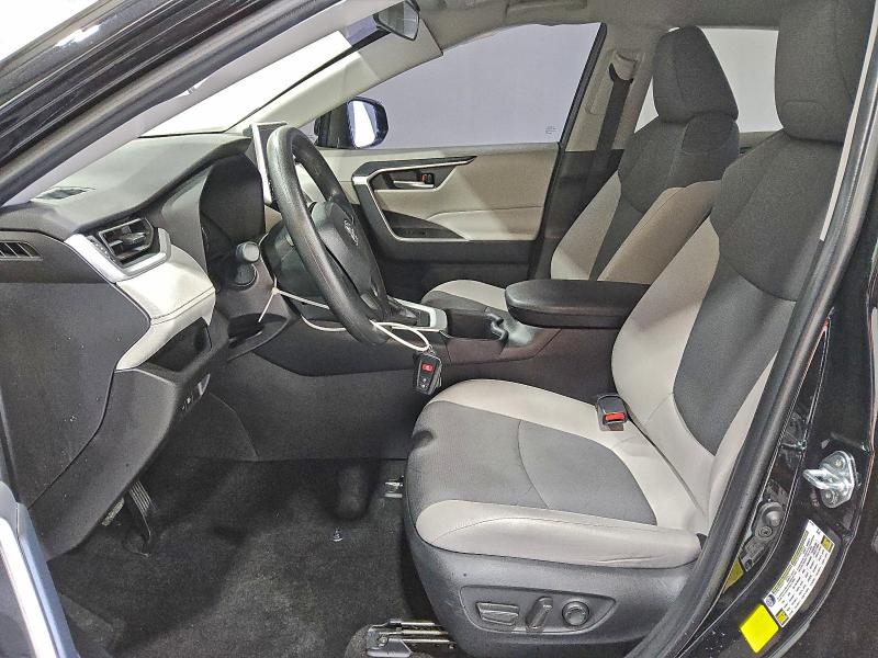 Фото 7 - TOYOTA RAV4