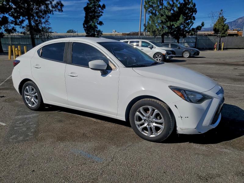 Фото 4 - TOYOTA YARIS