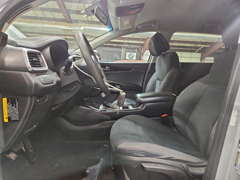 Фото 7 - KIA SORENTO