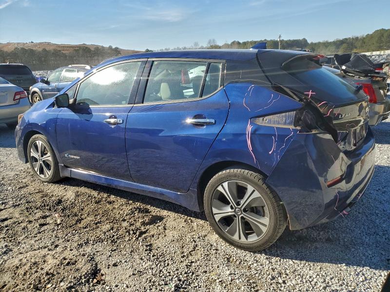 Фото 2 - NISSAN LEAF