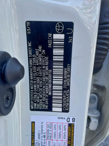 Фото 10 - TOYOTA C-HR