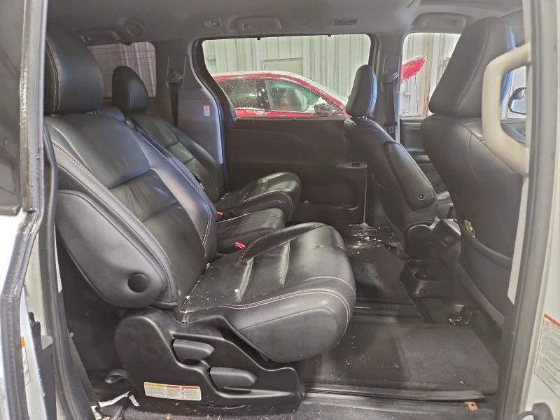 Фото 11 - TOYOTA SIENNA