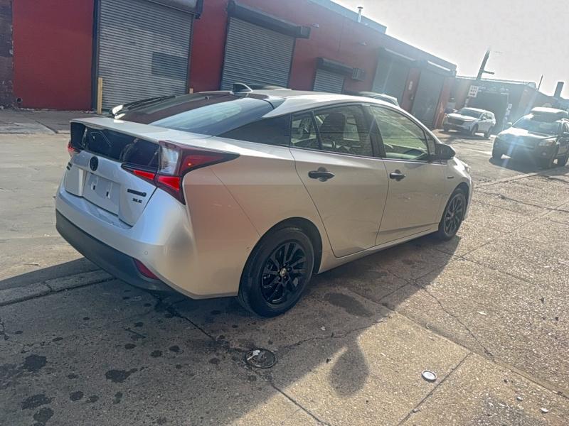 Фото 4 - TOYOTA PRIUS