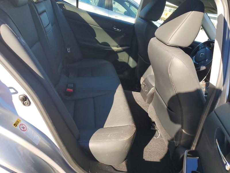 Фото 10 - LEXUS IS