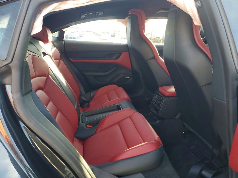 Фото 8 - PORSCHE TAYCAN