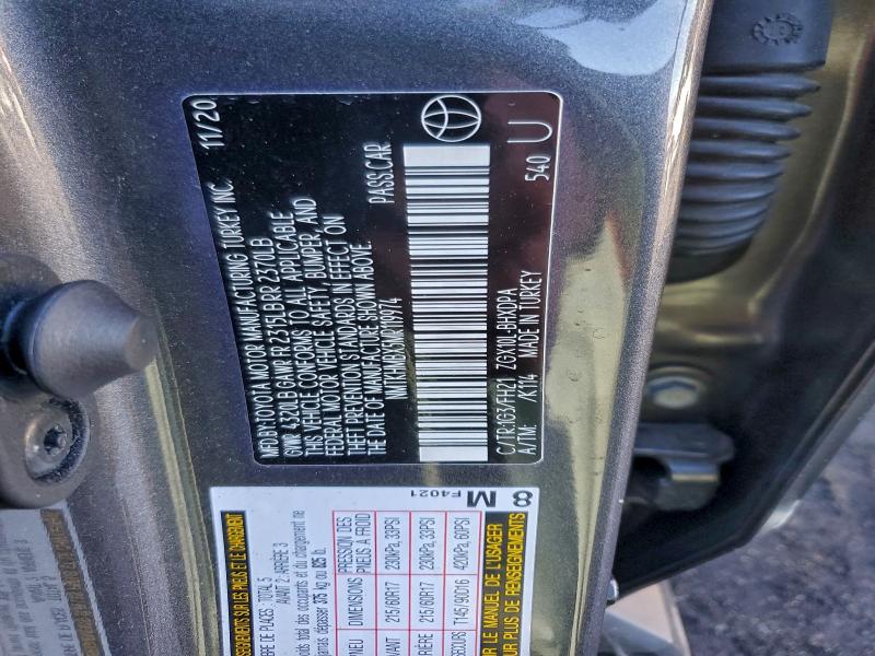 Фото 13 - TOYOTA C-HR