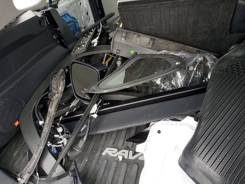 Фото 12 - TOYOTA RAV4