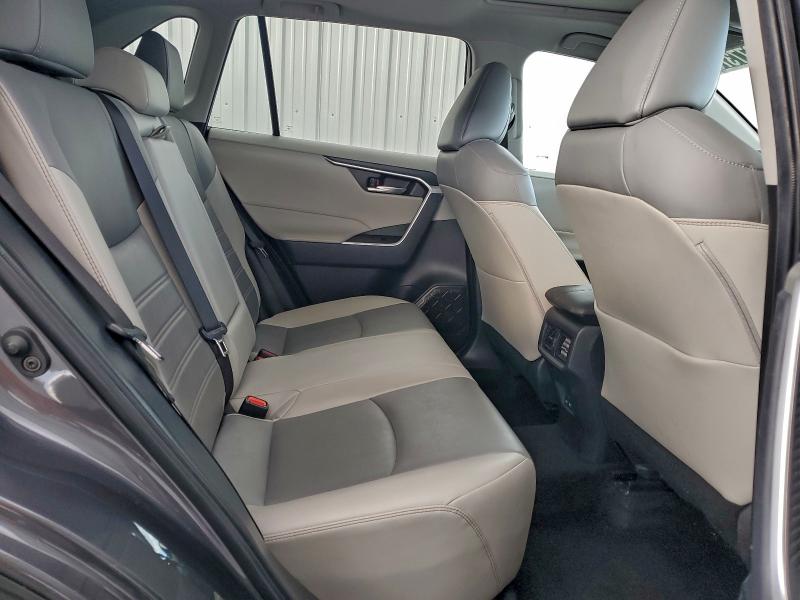 Фото 11 - TOYOTA RAV4