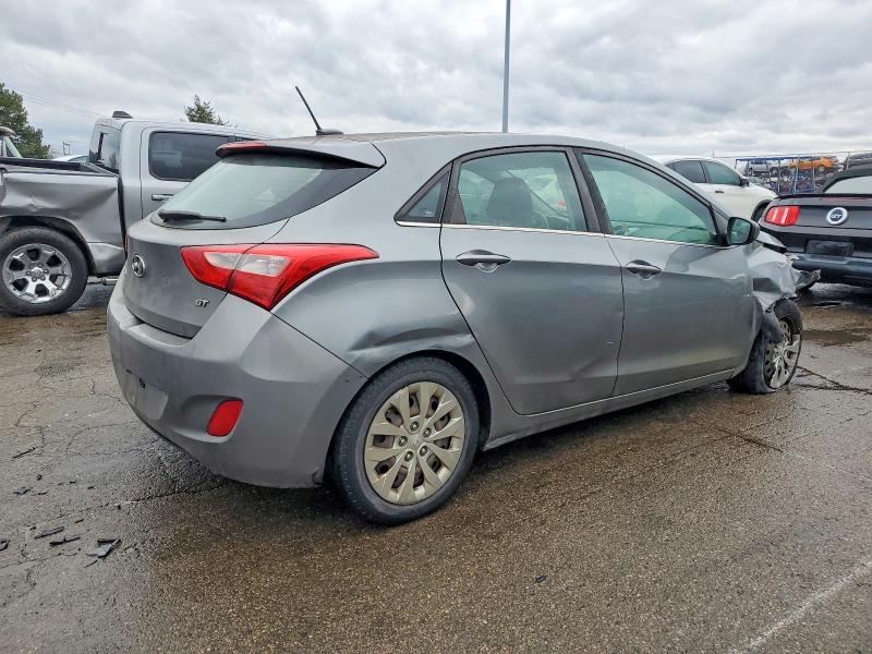 Фото 3 - HYUNDAI ELANTRA