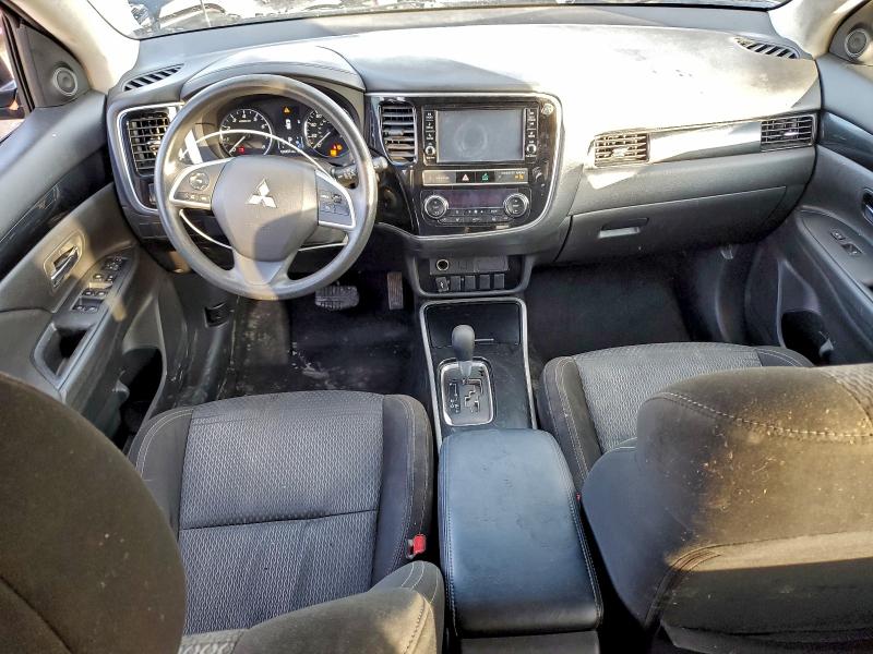 Фото 8 - MITSUBISHI OUTLANDER