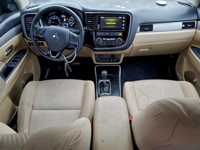 Фото 8 - MITSUBISHI OUTLANDER