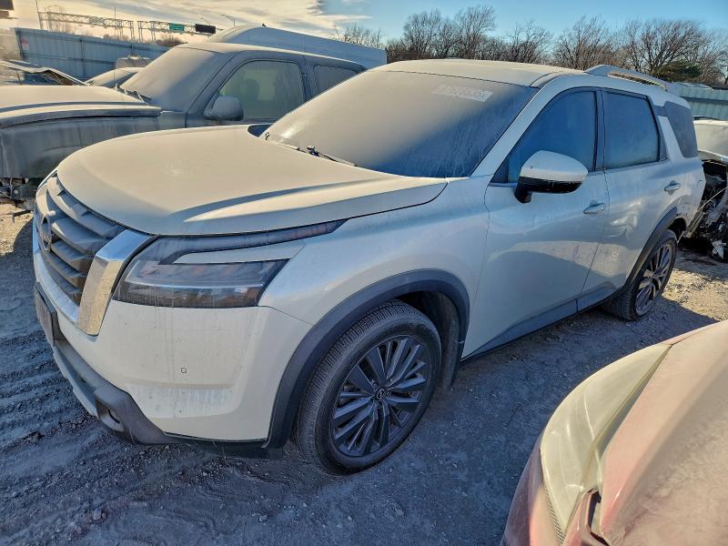 Фото 1 - NISSAN PATHFINDER