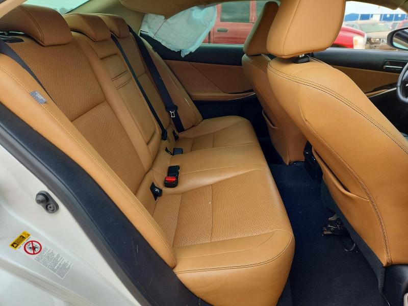 Фото 10 - LEXUS IS