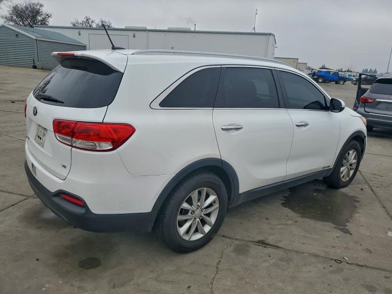 Фото 3 - KIA SORENTO