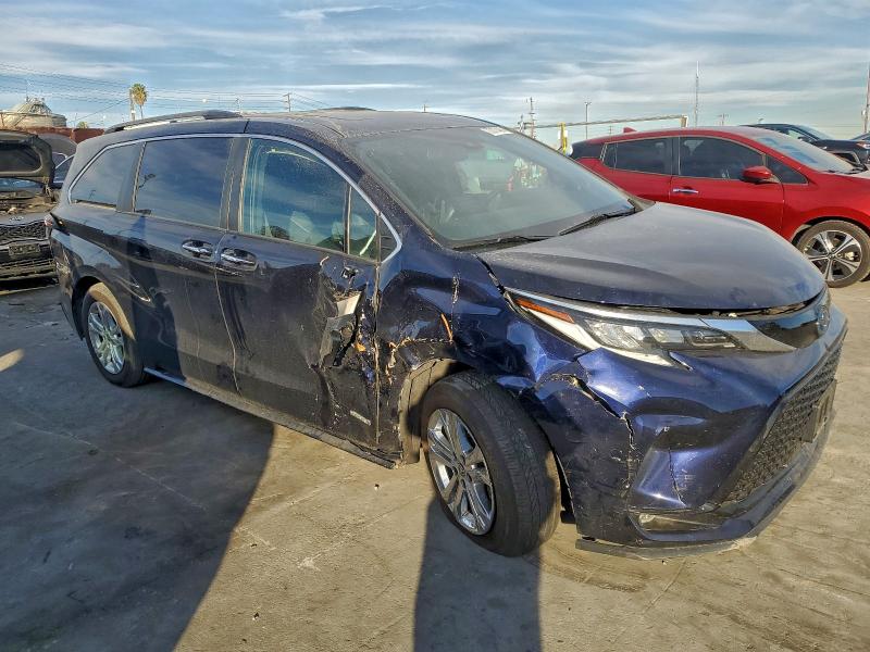 Фото 4 - TOYOTA SIENNA