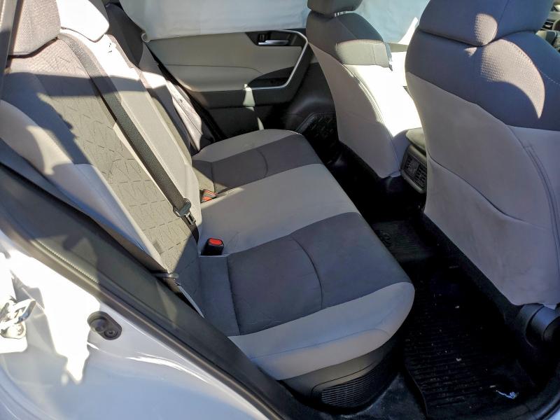 Фото 11 - TOYOTA RAV4