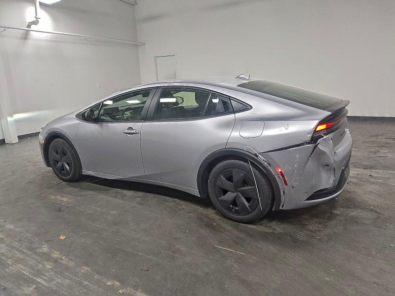 Фото 2 - TOYOTA PRIUS