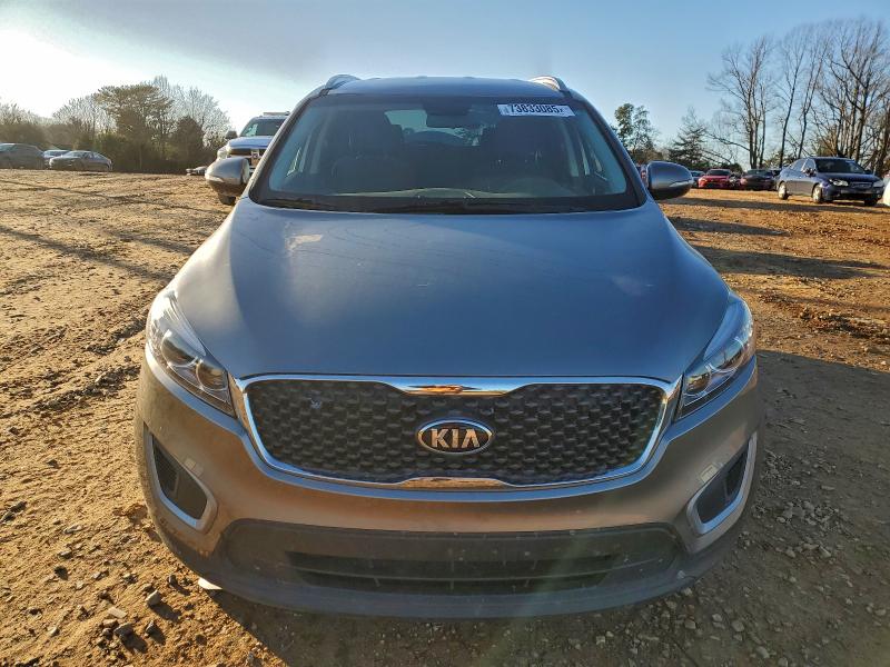 Фото 5 - KIA SORENTO