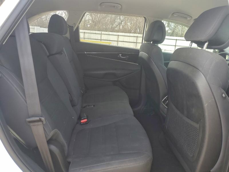 Фото 11 - KIA SORENTO