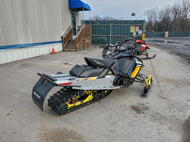 SKI-DOO SNOWMOBILE 2019