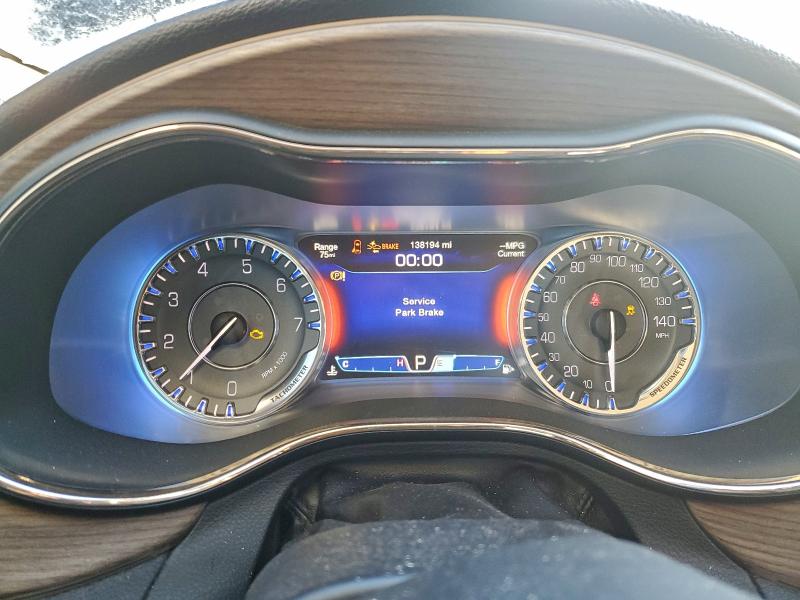 Фото 9 - CHRYSLER 200