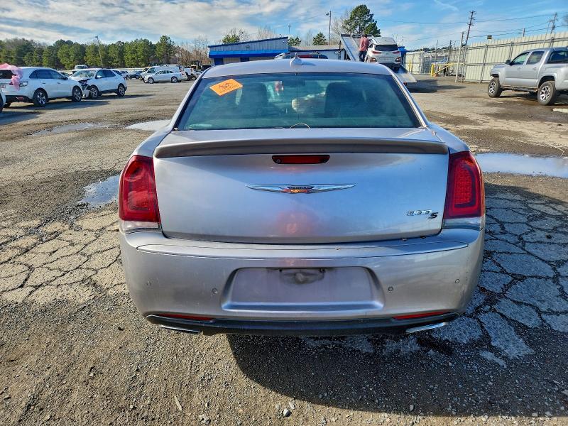 Фото 6 - CHRYSLER 300