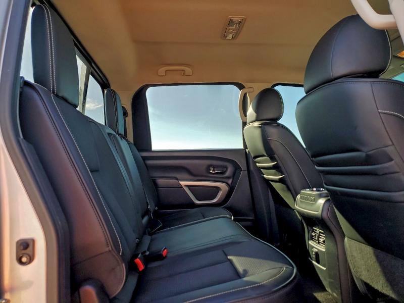 Фото 10 - NISSAN TITAN