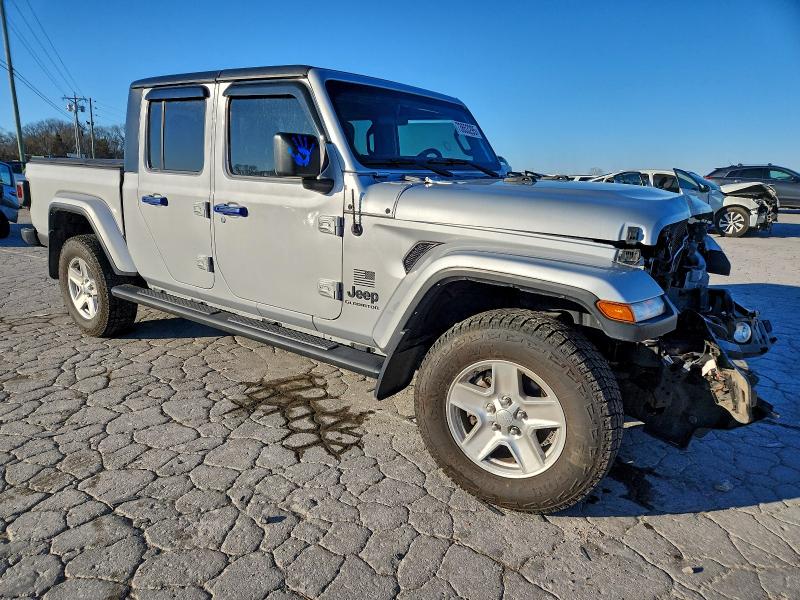 Фото 4 - JEEP GLADIATOR