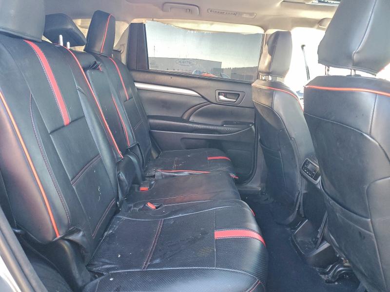 Фото 11 - TOYOTA HIGHLANDER