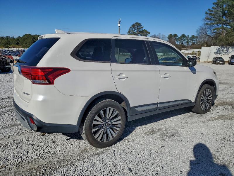 Фото 3 - MITSUBISHI OUTLANDER