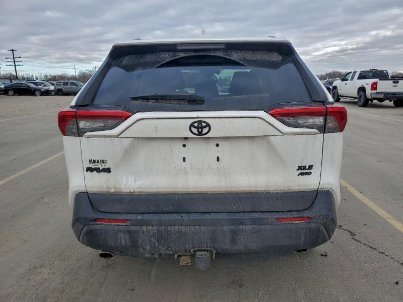 Фото 6 - TOYOTA RAV4