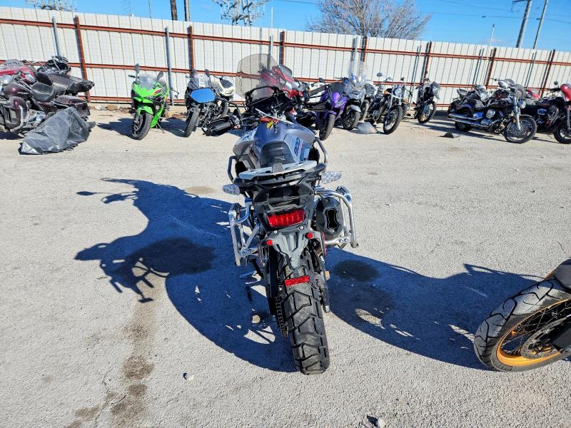 TRIUMPH TIGER 900 2024