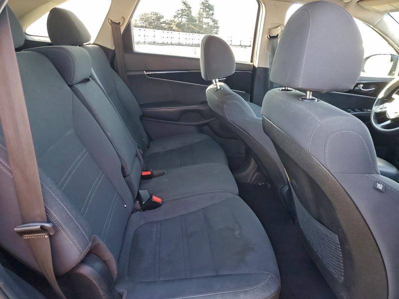 Фото 11 - KIA SORENTO