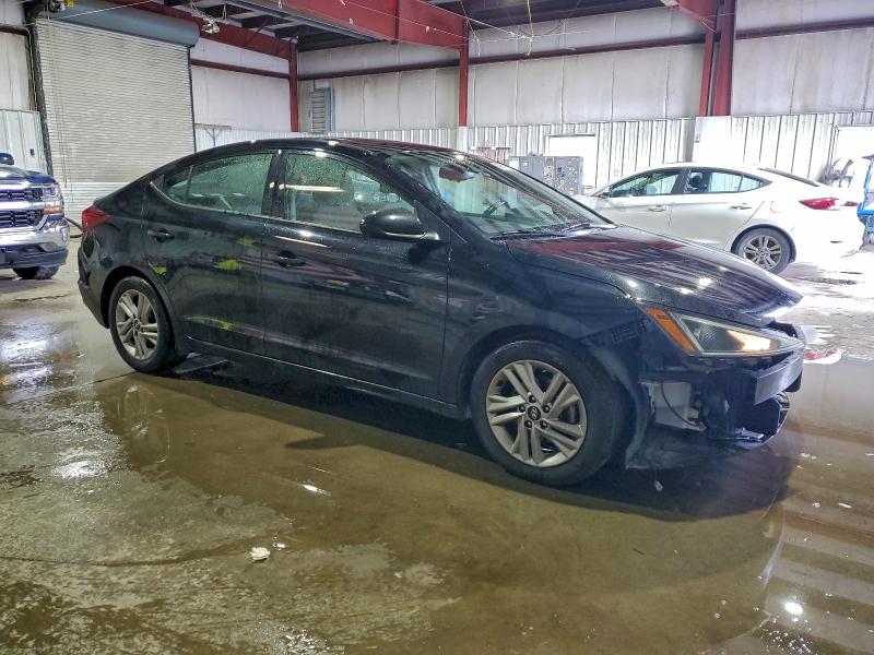 Фото 4 - HYUNDAI ELANTRA