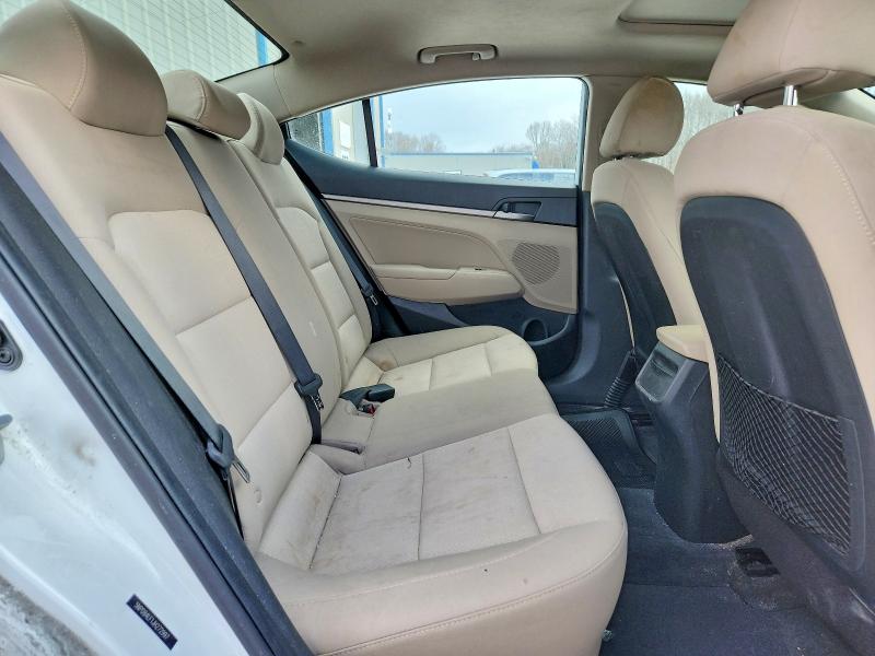 Фото 10 - HYUNDAI ELANTRA