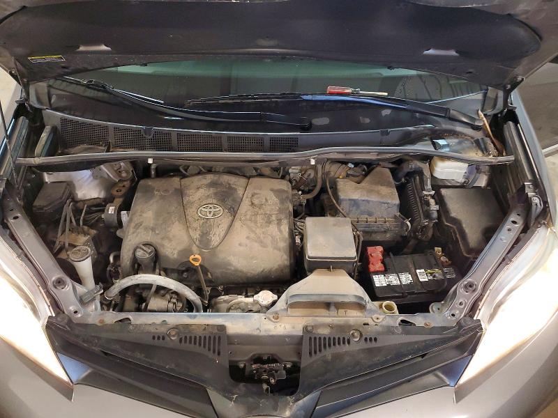 Фото 12 - TOYOTA SIENNA