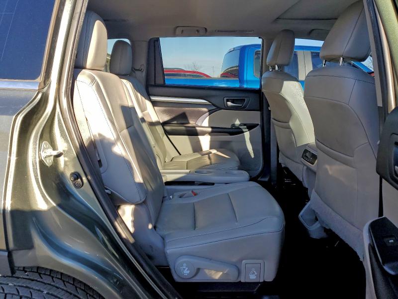 Фото 11 - TOYOTA HIGHLANDER