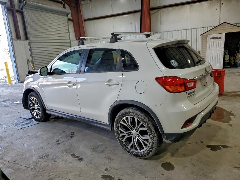 Фото 2 - MITSUBISHI OUTLANDER