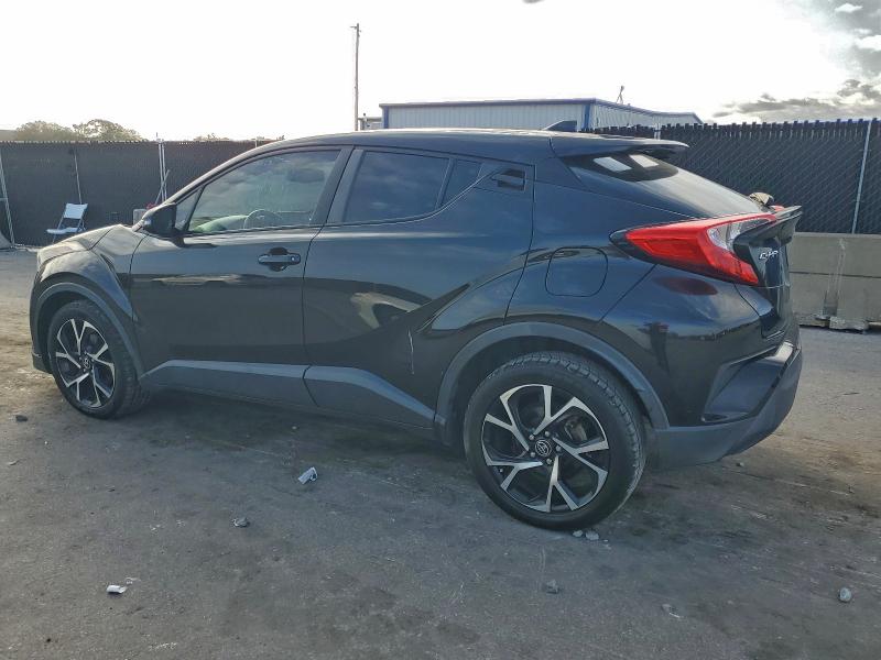 Фото 2 - TOYOTA C-HR