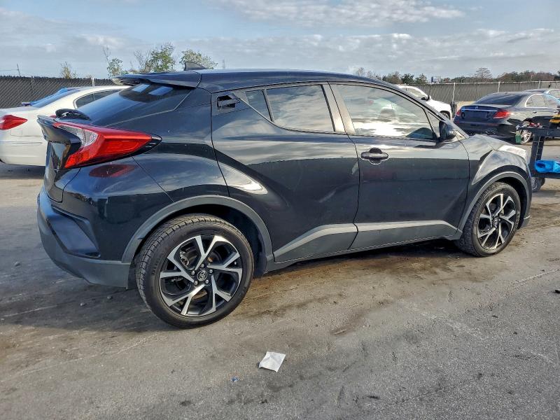 Фото 3 - TOYOTA C-HR