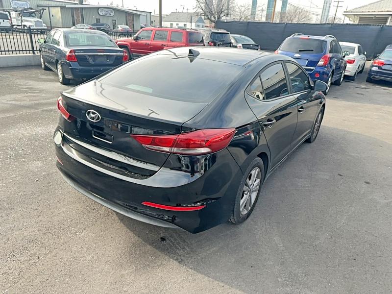 Фото 4 - HYUNDAI ELANTRA