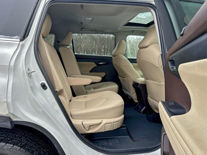 Фото 9 - TOYOTA HIGHLANDER